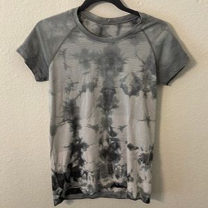 Lululemon short sleeve work out tee